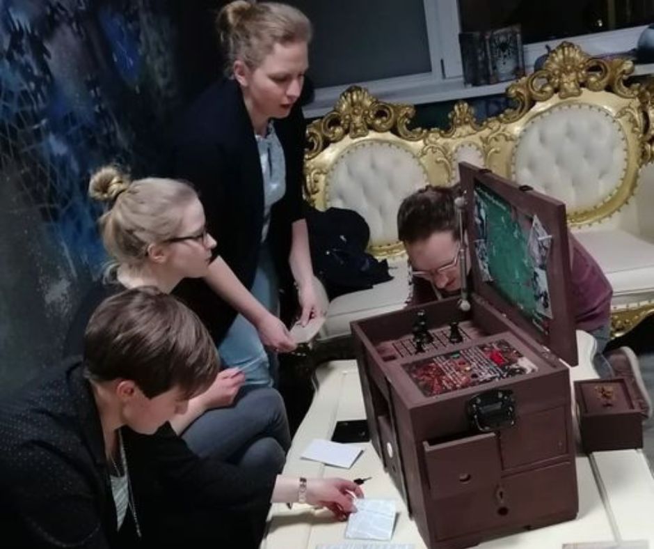 LogIN-LogOUT Escape Games LogBOXen ii Familien Weinachten 2025